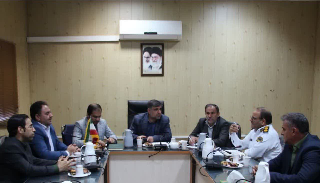 برخورد قاطع با خودروهای سد معبر / پلمپ اصناف متخلف