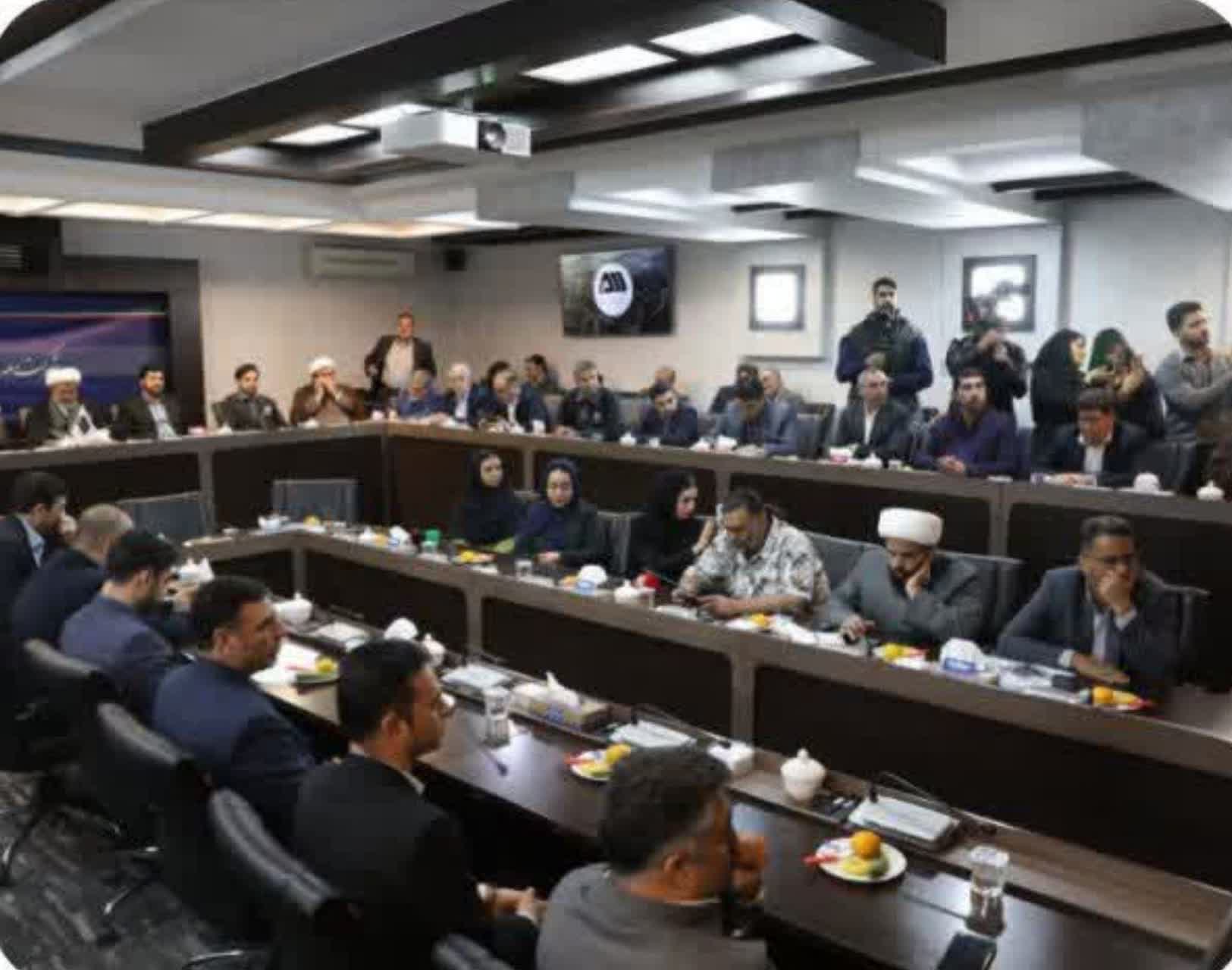 انتقاد تند عضو کمیسیون اصل ۹۰ از عملکرد وزارت مسکن و بانکهای خصوصی در سفر به کرمان