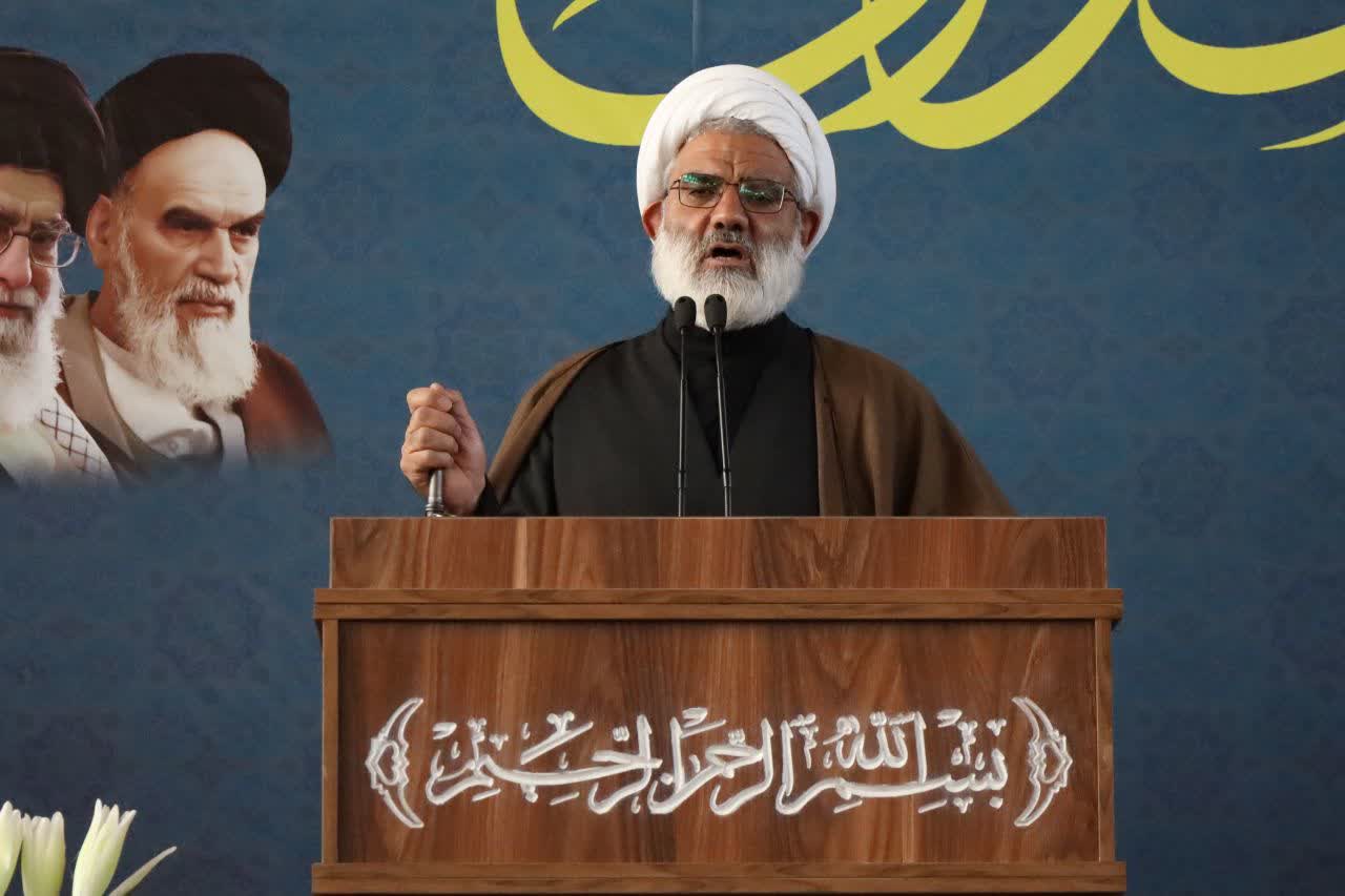 بار معیشت بر دوش مردم سنگینی می کند