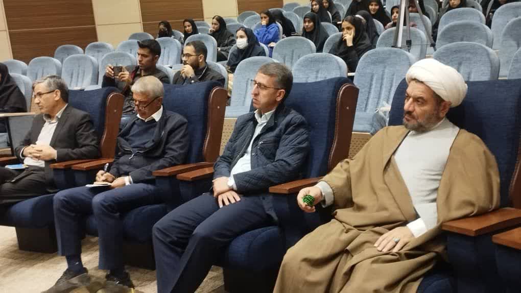 کارت قرمز دانشجویان به «خط سفید» نماینده، پاسخگویی یا فرار رو به جلو؟