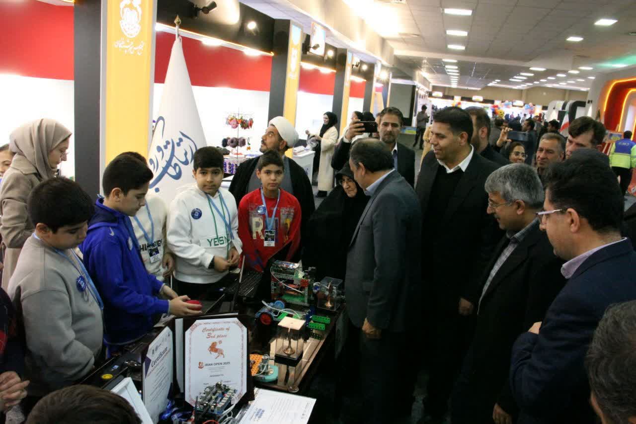 شب علم در رفسنجان: میزبان ایده‌ها و نوآوری‌های جوانان