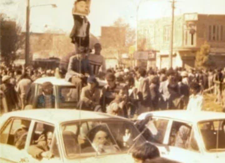 نمادی از پیروزی اراده مردم بر طاغوت